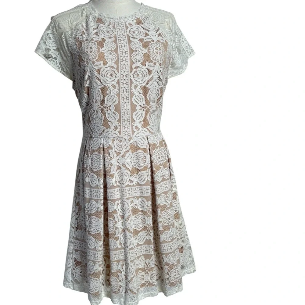 Francesca's Lace Dress Medium Ivory‎ Nude Overlay Fit & Flare Short Sleeve